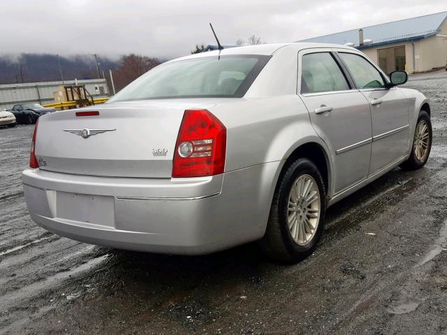 2C3KA53G78H242050 - 2008 CHRYSLER 300 TOURIN SILVER photo 4