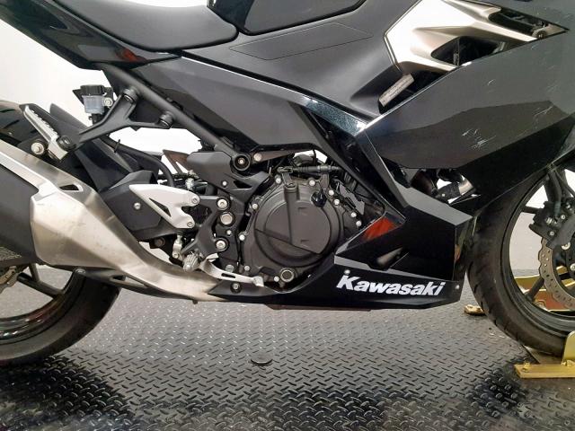 JKAEXKG18JDA04994 - 2018 KAWASAKI EX400 BLACK photo 5