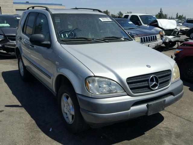 4JGAB54E8WA027964 - 1998 MERCEDES-BENZ ML 320 SILVER photo 1