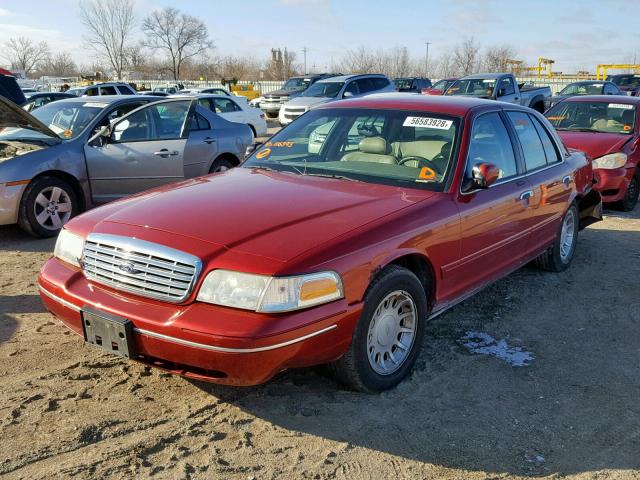 2FAFP74W9YX116393 - 2000 FORD CROWN VICT RED photo 2