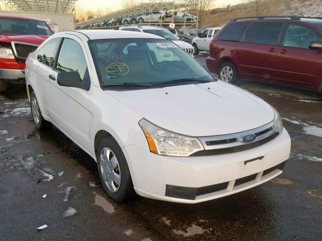 1FAHP32N88W294318 - 2008 FORD FOCUS S/SE WHITE photo 1