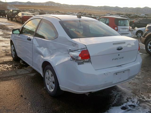 1FAHP32N88W294318 - 2008 FORD FOCUS S/SE WHITE photo 3