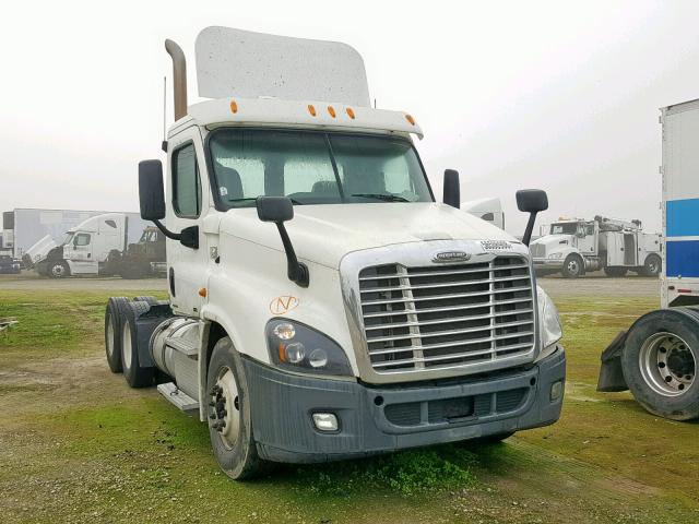 1FUJGEDV8CSBD6329 - 2012 FREIGHTLINER CASCADIA 1 WHITE photo 1