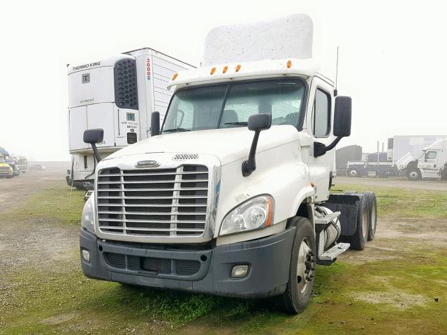 1FUJGEDV8CSBD6329 - 2012 FREIGHTLINER CASCADIA 1 WHITE photo 2