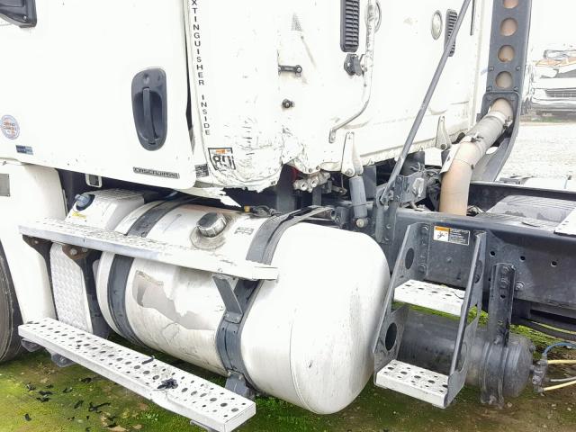 1FUJGEDV8CSBD6329 - 2012 FREIGHTLINER CASCADIA 1 WHITE photo 9