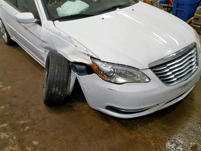 1C3CCBAG7CN240640 - 2012 CHRYSLER 200 LX WHITE photo 9