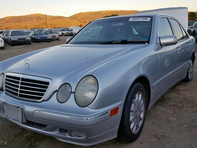 WDBJF65J8YB161959 - 2000 MERCEDES-BENZ E 320 SILVER photo 2