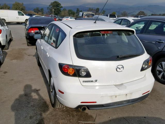 JM1BK143841133778 - 2004 MAZDA 3 HATCHBAC WHITE photo 3