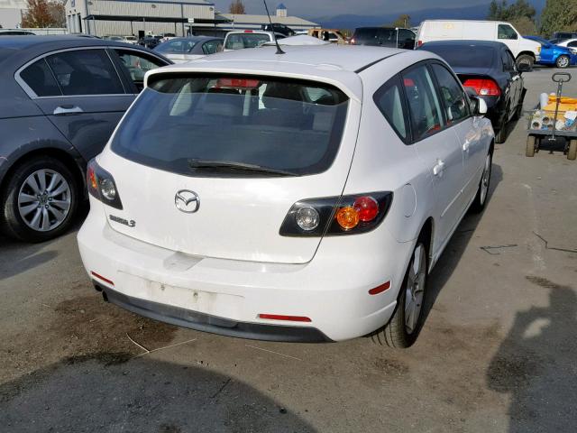 JM1BK143841133778 - 2004 MAZDA 3 HATCHBAC WHITE photo 4