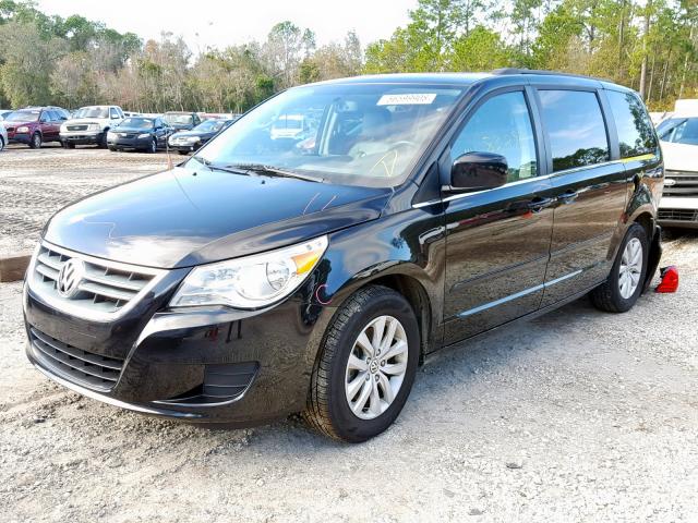 2C4RVABG1DR724896 - 2013 VOLKSWAGEN ROUTAN SE BLACK photo 2