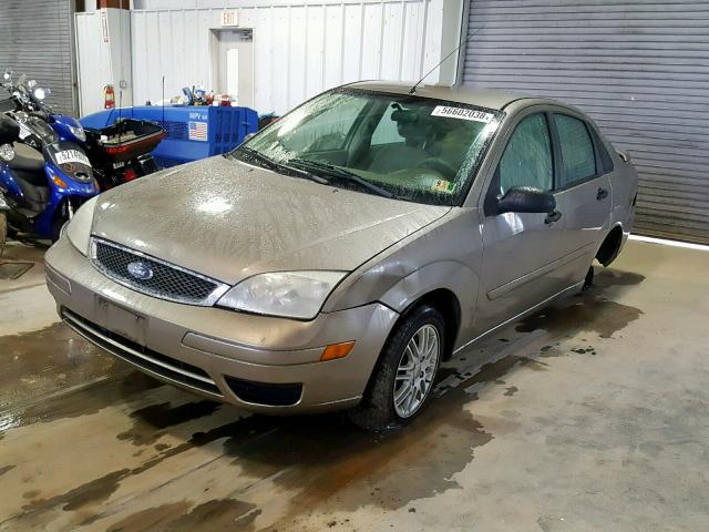 1FAFP34N75W229430 - 2005 FORD FOCUS ZX4 TAN photo 2