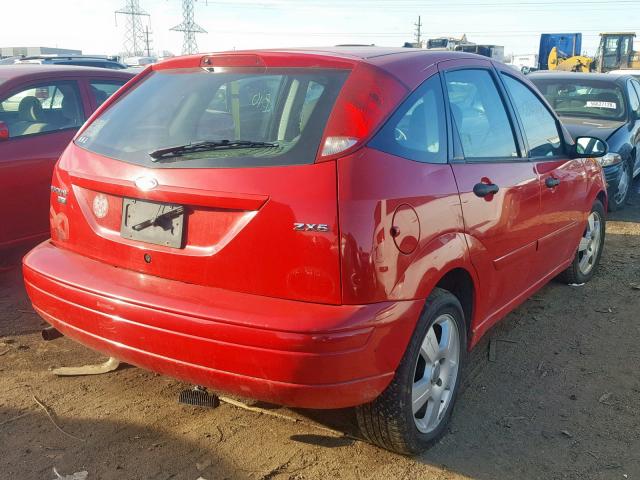 3FAFP37N35R127010 - 2005 FORD FOCUS ZX5 RED photo 4