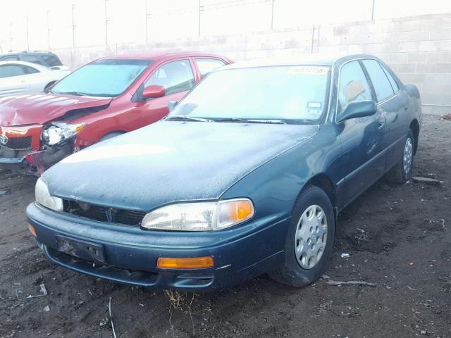 4T1BG12K1TU788692 - 1996 TOYOTA CAMRY DX GREEN photo 2