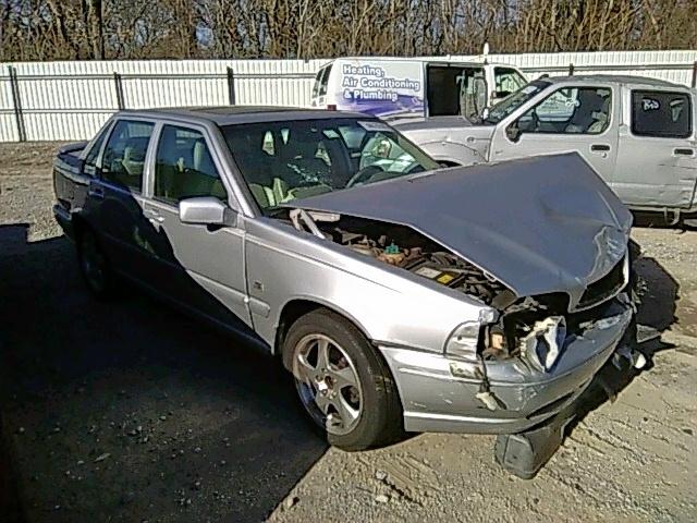 YV1LS53DXY2645283 - 2000 VOLVO S70 T5 TUR SILVER photo 1