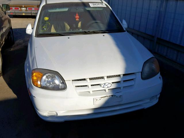 KMHCG45C05U616053 - 2005 HYUNDAI ACCENT GL WHITE photo 9