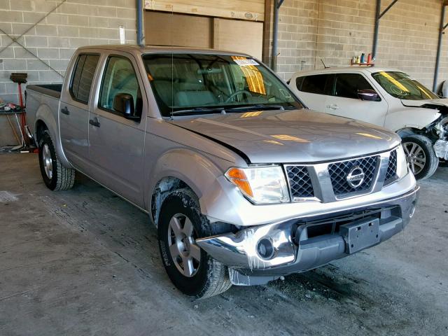 1N6AD07U66C453755 - 2006 NISSAN FRONTIER C SILVER photo 1