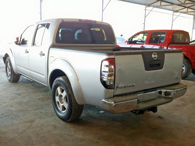 1N6AD07U66C453755 - 2006 NISSAN FRONTIER C SILVER photo 3