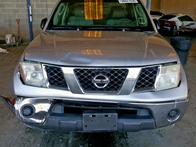 1N6AD07U66C453755 - 2006 NISSAN FRONTIER C SILVER photo 7