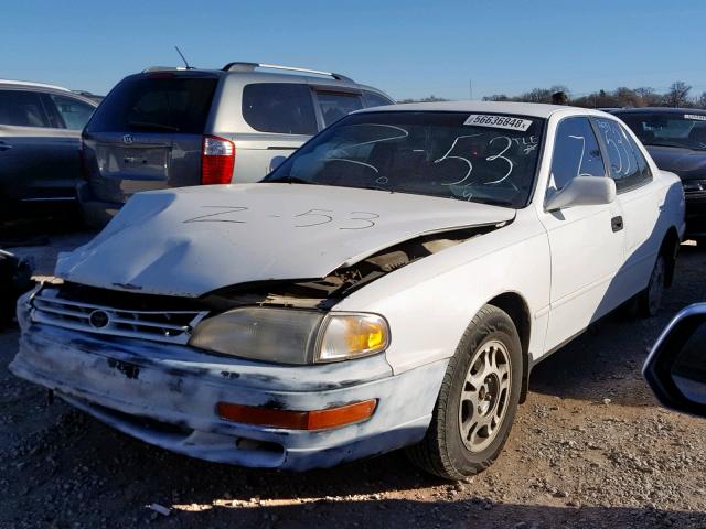 4T1BG12K5TU908607 - 1996 TOYOTA CAMRY DX WHITE photo 2