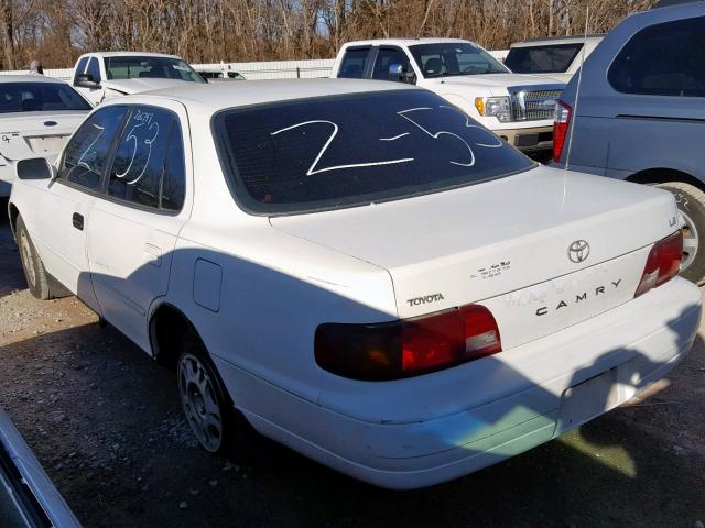 4T1BG12K5TU908607 - 1996 TOYOTA CAMRY DX WHITE photo 3