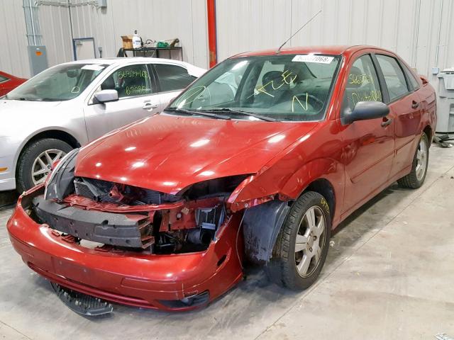 1FAFP34N35W234463 - 2005 FORD FOCUS ZX4 RED photo 2