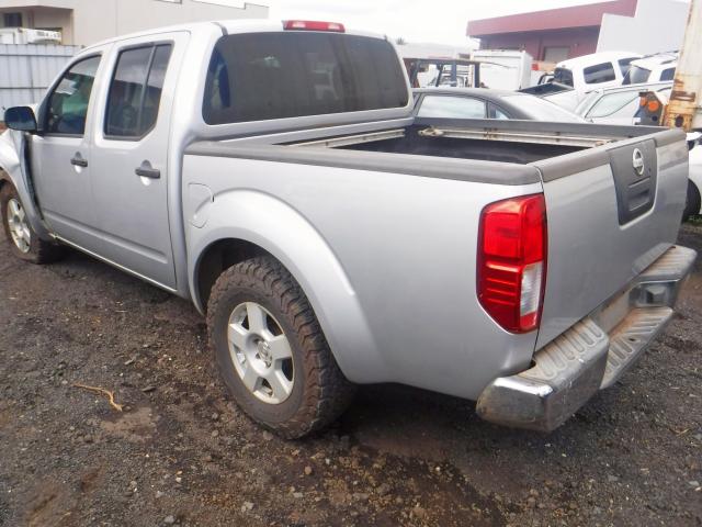 1N6AD07UX5C407571 - 2005 NISSAN FRONTIER C SILVER photo 3