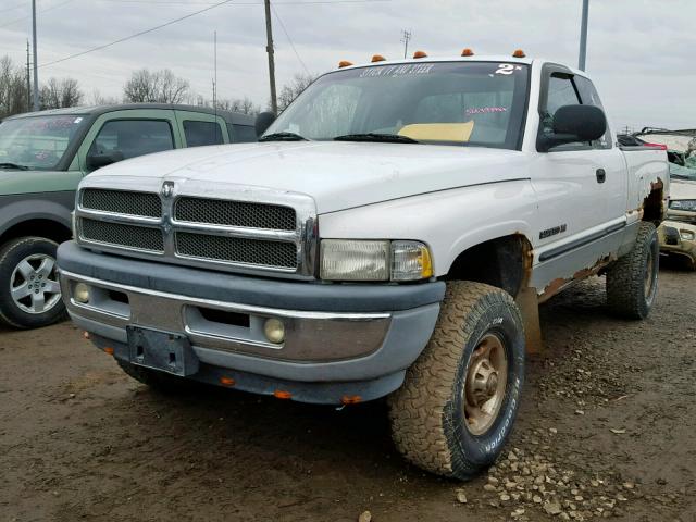 1B7KF23Z0YJ115393 - 2000 DODGE RAM 2500 WHITE photo 2