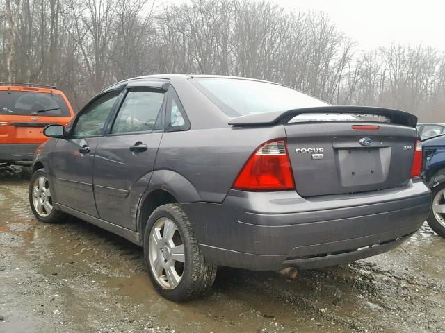 1FAFP34N85W183476 - 2005 FORD FOCUS ZX4 GRAY photo 3