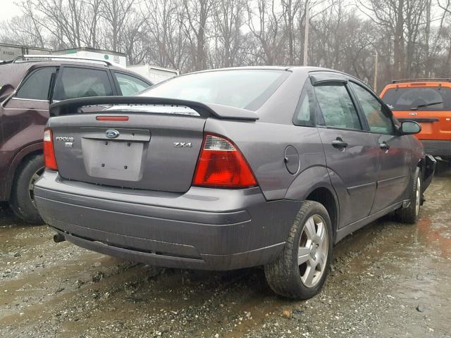 1FAFP34N85W183476 - 2005 FORD FOCUS ZX4 GRAY photo 4