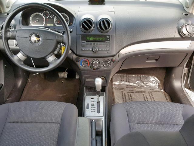 KL1TD56E89B602395 - 2009 CHEVROLET AVEO LS SILVER photo 9