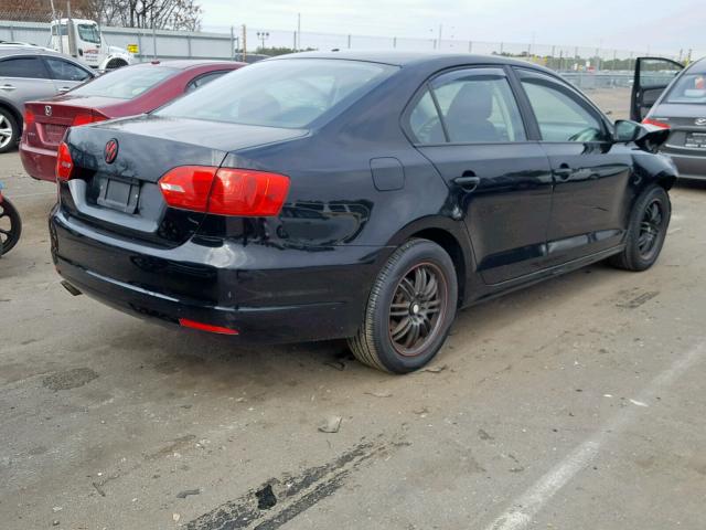 3VW2K7AJ3DM453046 - 2013 VOLKSWAGEN JETTA BASE Սև լուսանկար 4