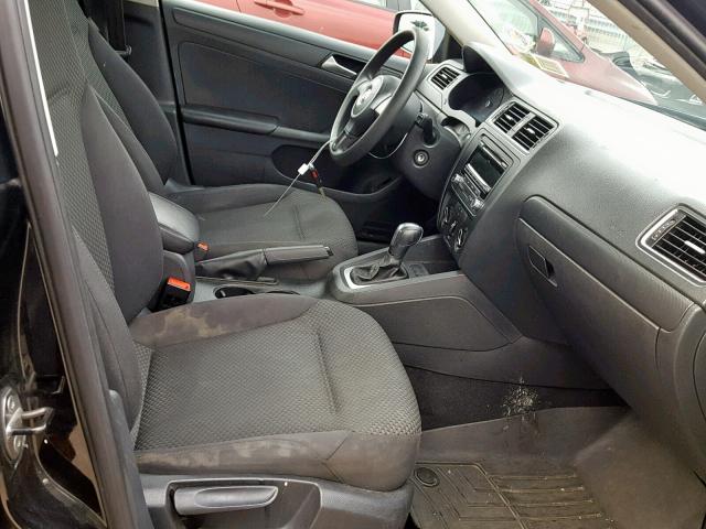 3VW2K7AJ3DM453046 - 2013 VOLKSWAGEN JETTA BASE Սև լուսանկար 5