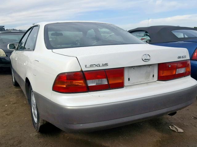 JT8BF28G5W5021487 - 1998 LEXUS ES 300 WHITE photo 3