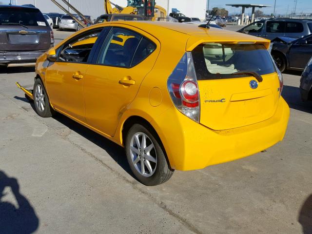 JTDKDTB38E1081305 - 2014 TOYOTA PRIUS C YELLOW photo 3