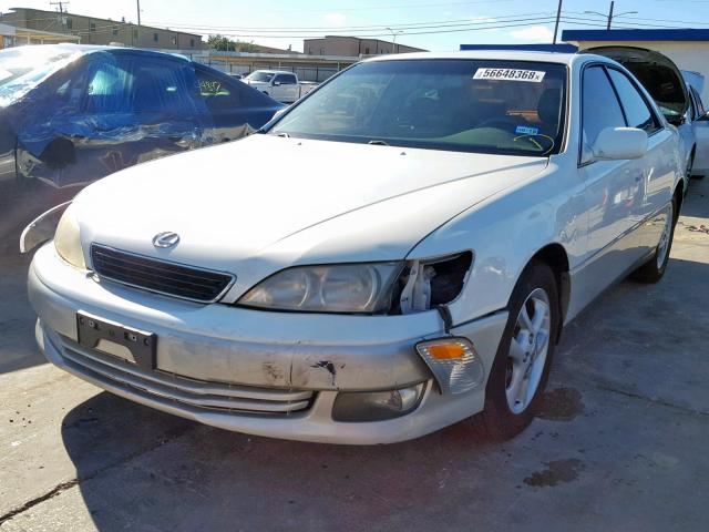 JT8BF28G6Y0268775 - 2000 LEXUS ES 300 WHITE photo 2