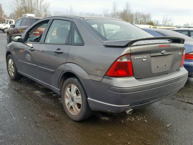 1FAFP38Z85W174130 - 2005 FORD FOCUS ZX4 GRAY photo 3