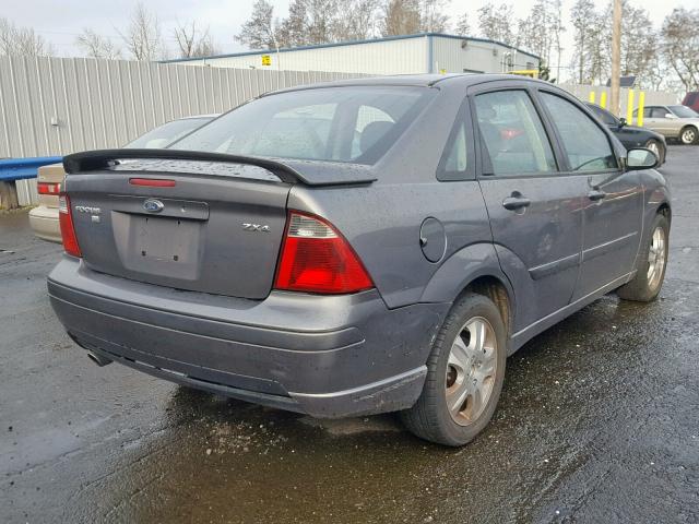 1FAFP38Z85W174130 - 2005 FORD FOCUS ZX4 GRAY photo 4