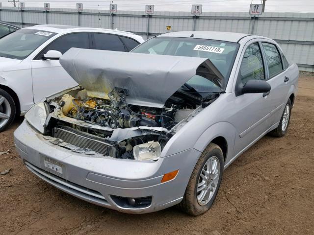 1FAFP34N57W346457 - 2007 FORD FOCUS ZX4 SILVER photo 2