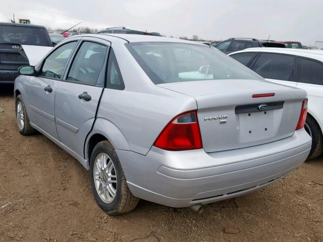 1FAFP34N57W346457 - 2007 FORD FOCUS ZX4 SILVER photo 3