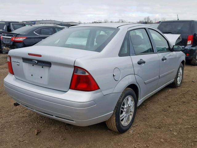 1FAFP34N57W346457 - 2007 FORD FOCUS ZX4 SILVER photo 4