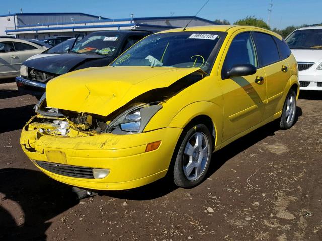 3FAFP37363R102677 - 2003 FORD FOCUS ZX5 YELLOW photo 2