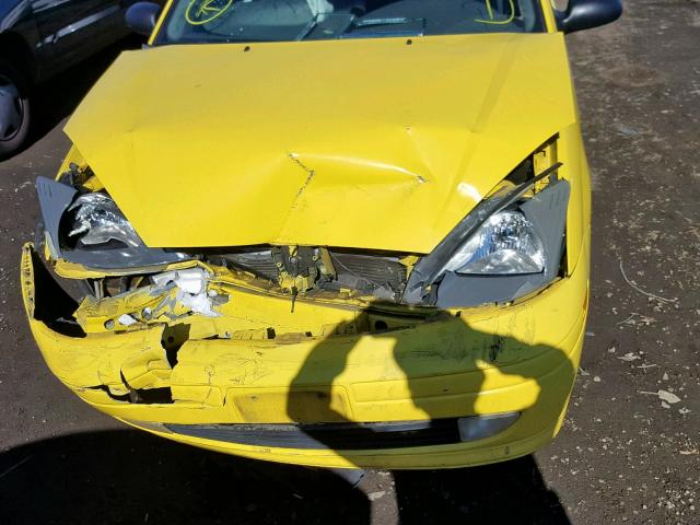 3FAFP37363R102677 - 2003 FORD FOCUS ZX5 YELLOW photo 9