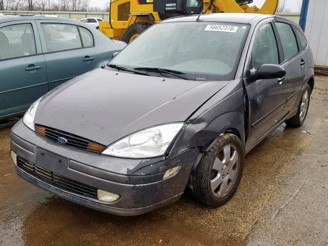 3FAFP37322R191467 - 2002 FORD FOCUS ZX5 GRAY photo 2