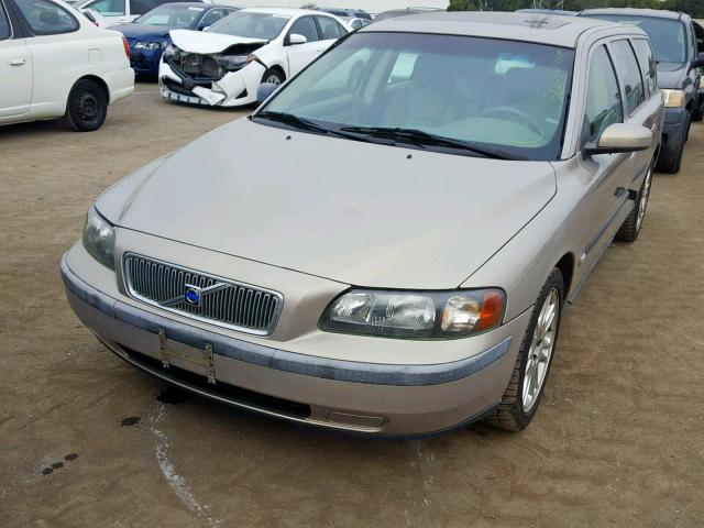 YV1SW59V342382001 - 2004 VOLVO V70 FWD GOLD photo 2