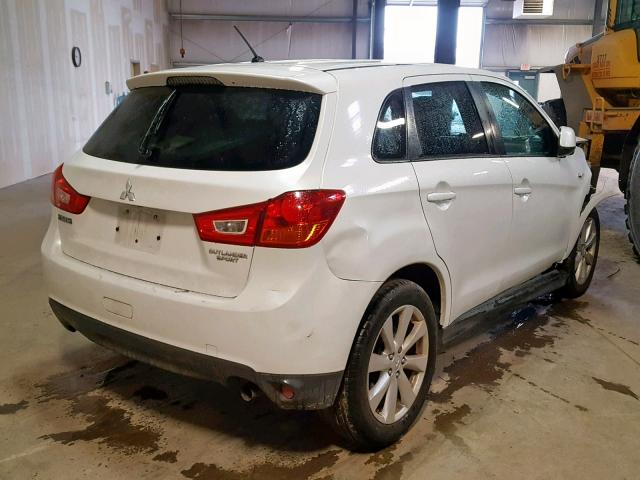 4A4AP3AU9DE023782 - 2013 MITSUBISHI OUTLANDER WHITE photo 4