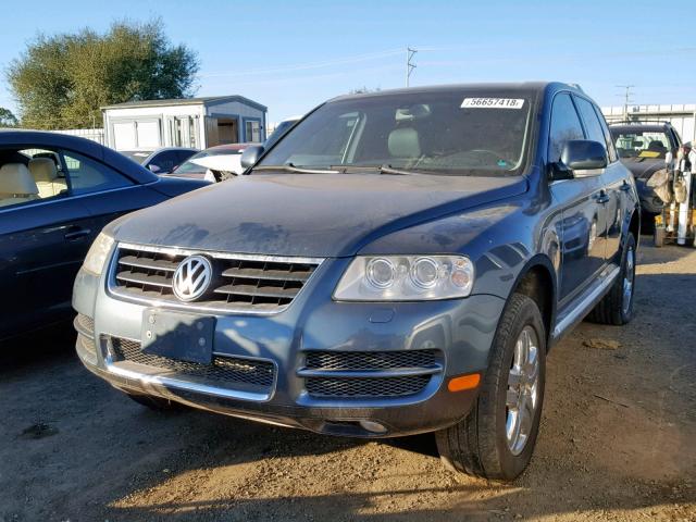 WVGCM77L94D055180 - 2004 VOLKSWAGEN TOUAREG 4. GRAY photo 2