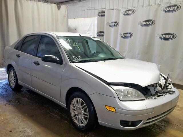 1FAFP34N65W293975 - 2005 FORD FOCUS ZX4 SILVER photo 1