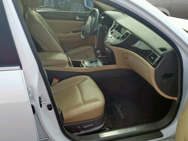 KMHGC4DE5BU117891 - 2011 HYUNDAI GENESIS 3. WHITE photo 5