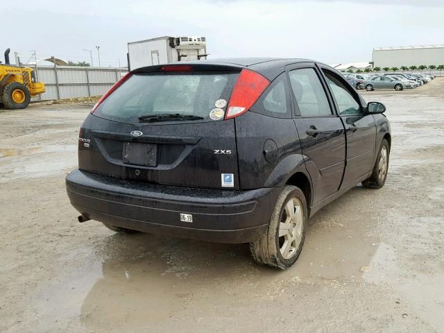 1FAFP37N36W161494 - 2006 FORD FOCUS ZX5 BLACK photo 4