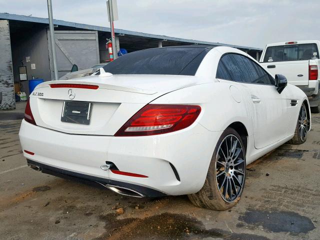 WDDPK3JA4JF156130 - 2018 MERCEDES-BENZ SLC 300 WHITE photo 4